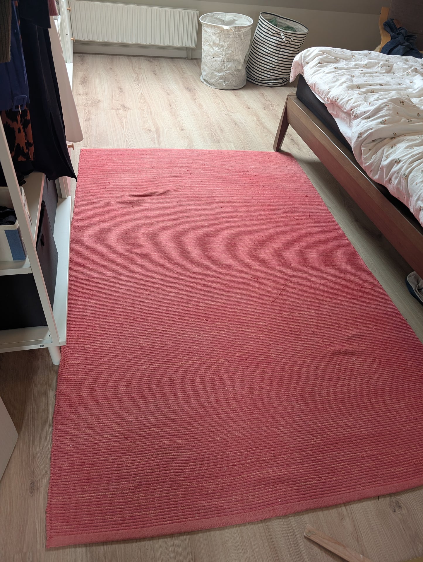 Rødt tæppe til gulv